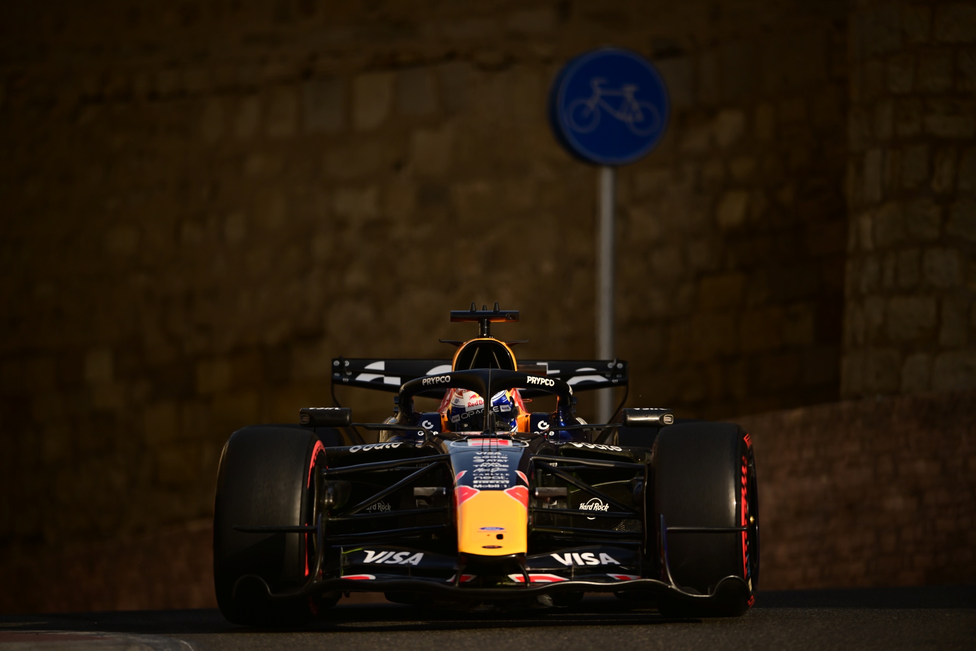 Fórmula 1: Max Verstappen lidera terceiro treino livre no Azerbaijão