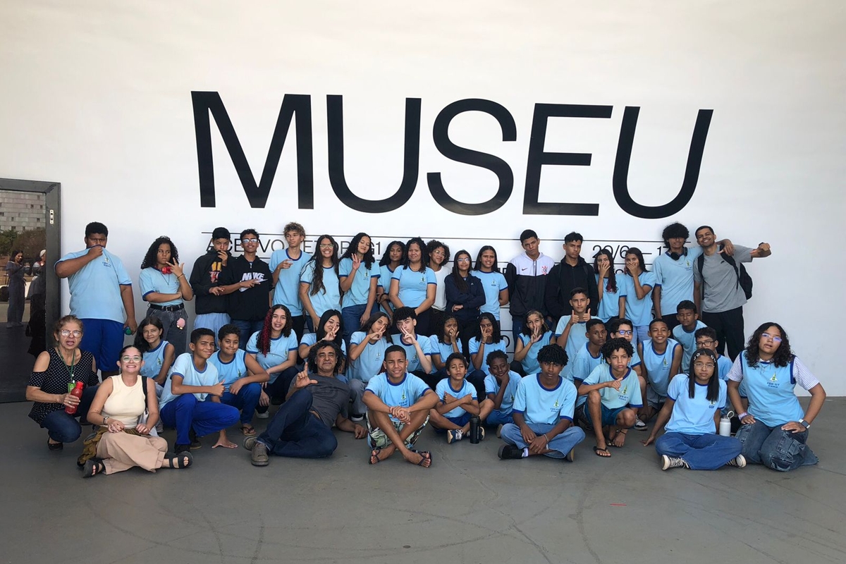 Alunos "viajam" pela história de Brasília na mostra Utopias em construção