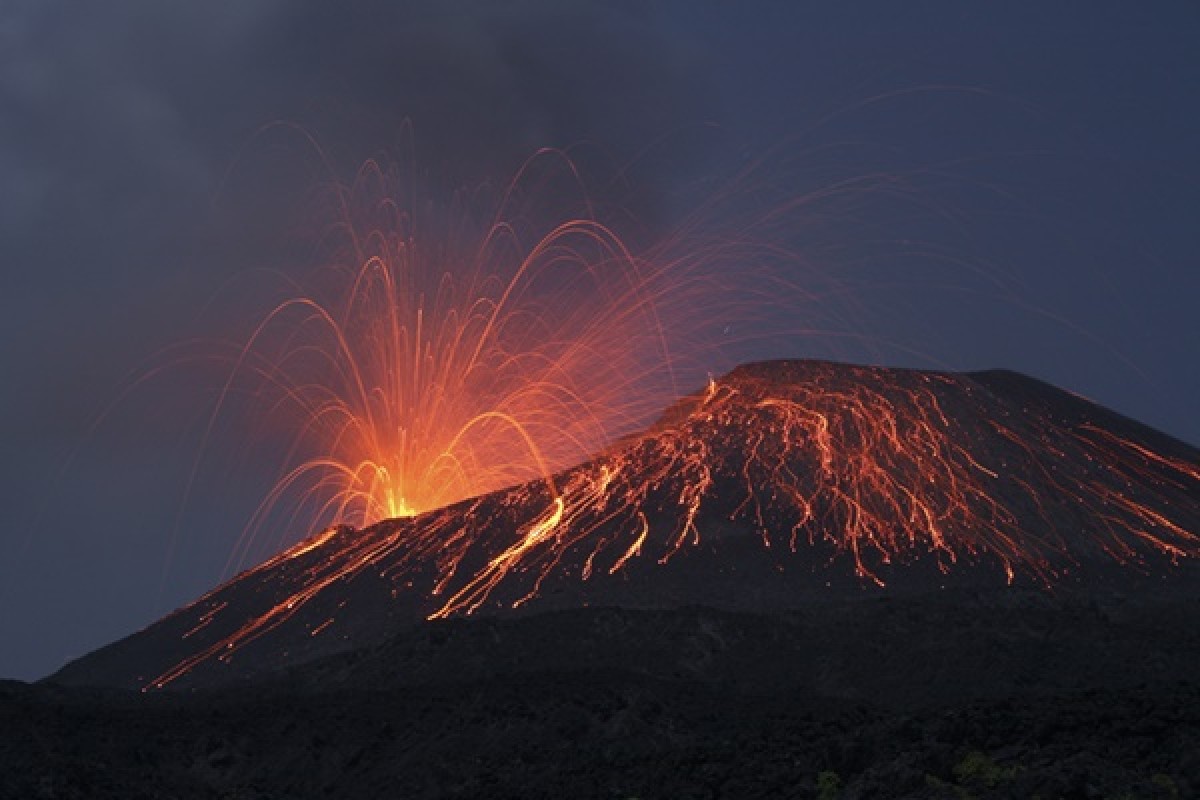Indonésia: voos são suspensos em aeroporto por erupção do Anak Krakatau