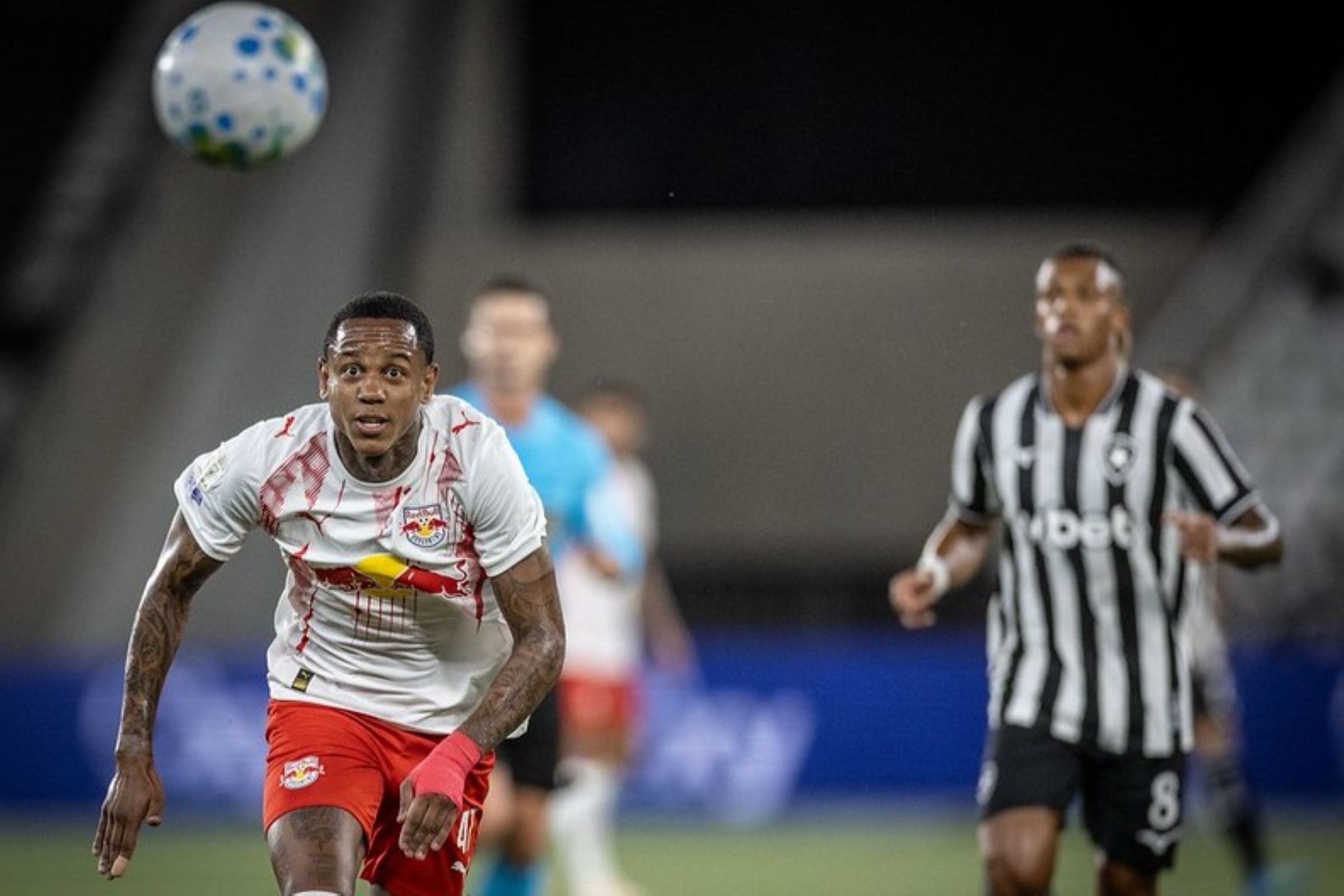 Botafogo x RB Bragantino: CBF reconhece erro na expulsão de Wallace Yan