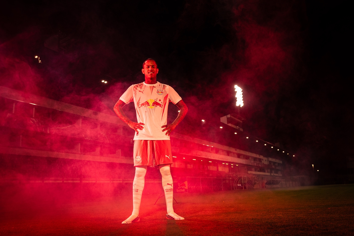 Vindo do Flamengo, Wallace Yan é anunciado pelo Red Bull Bragantino - QTU Questões do Universo