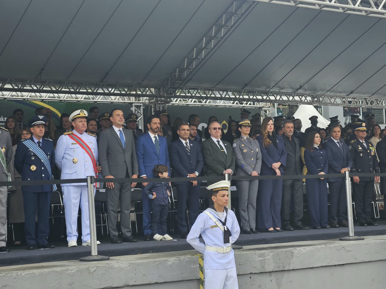 Sem Tarcísio, Nunes e Ramuth acompanham desfile de 7 de Setembro em SP