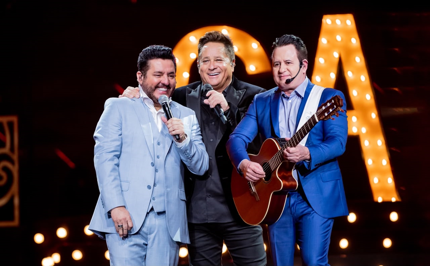 Fenômeno sertanejo: Na Praia encerra temporada 2026 com o projeto Cabaré