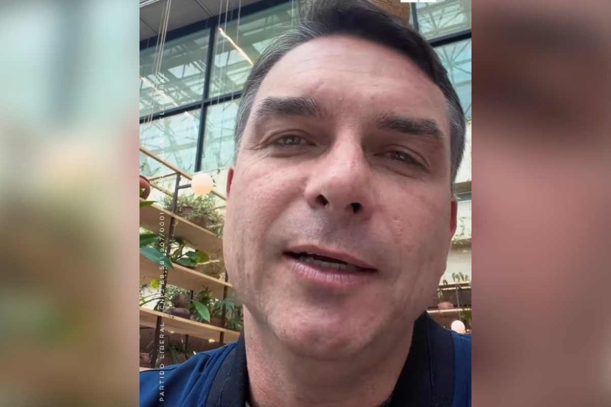 Flávio Bolsonaro nega cancelamento em MG e acusa PT de espalhar mentiras