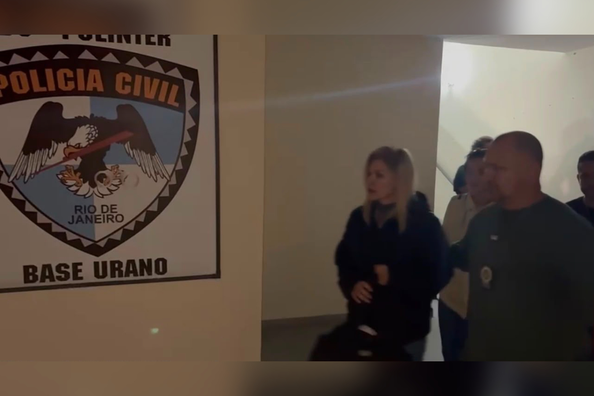 Veja “Mãe Loira do Funk” chegando à Polinter após ser presa por tortura