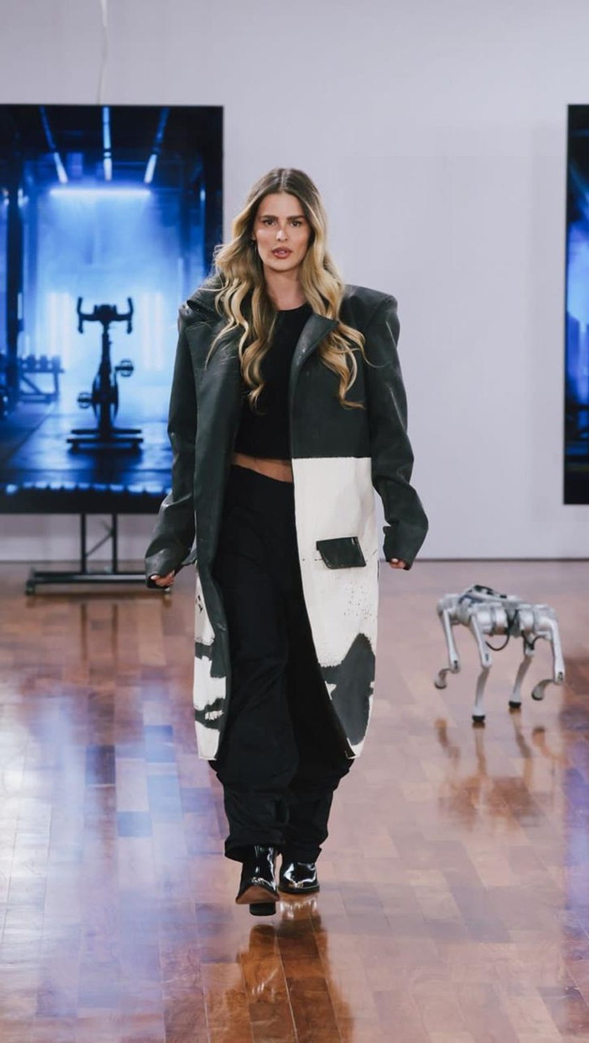 yasmin brunet desfila estreia metrópoles catwalk