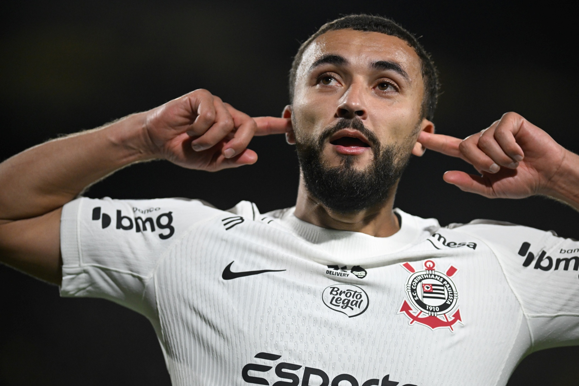 Corinthians renova contrato com marroquino Zakaria Labyad
