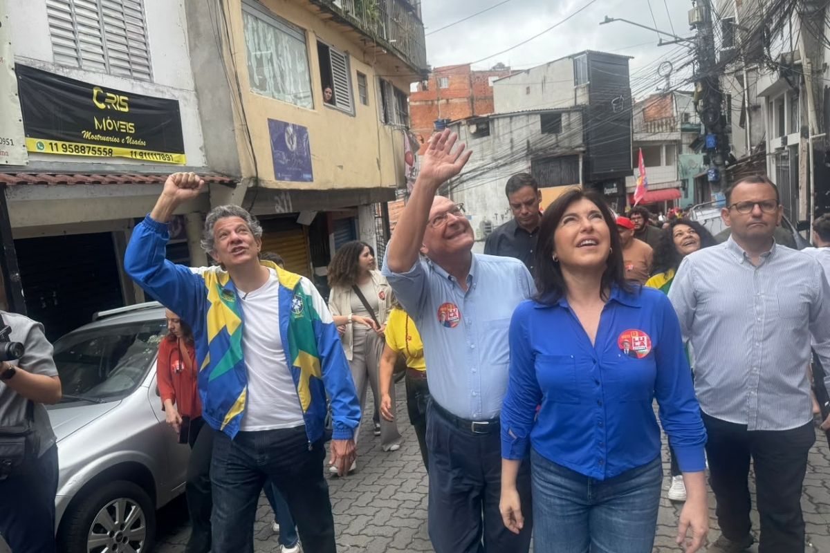 Alckmin, Haddad e Tebet participam de caminhada pró-Lula em Heliópolis