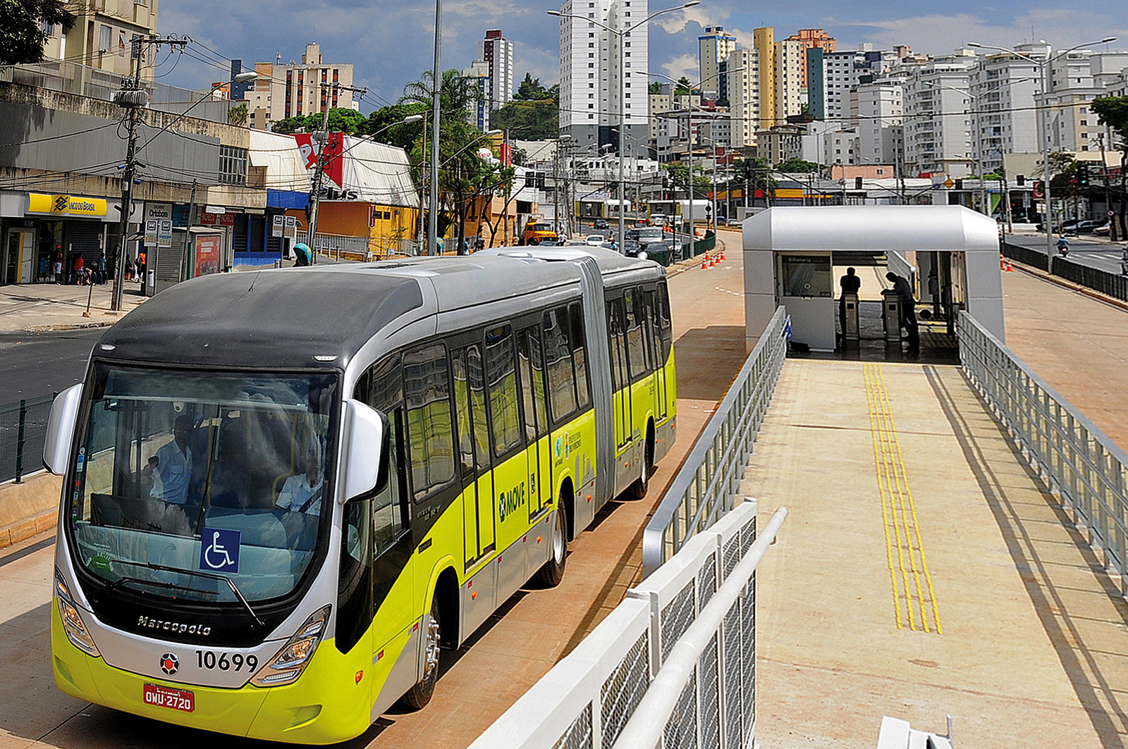 ônibus na linha do Move em BH