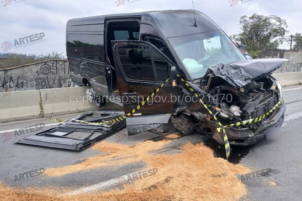 Motorista em fuga bate contra 6 veículos e morre durante perseguição em SP
