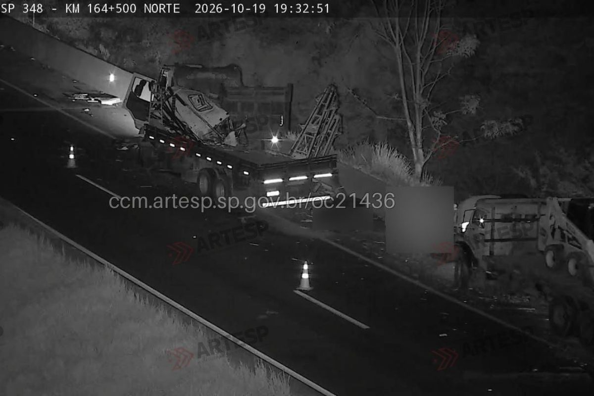 Caminhoneiro morre atropelado após descer no acostamento para ajudar colega