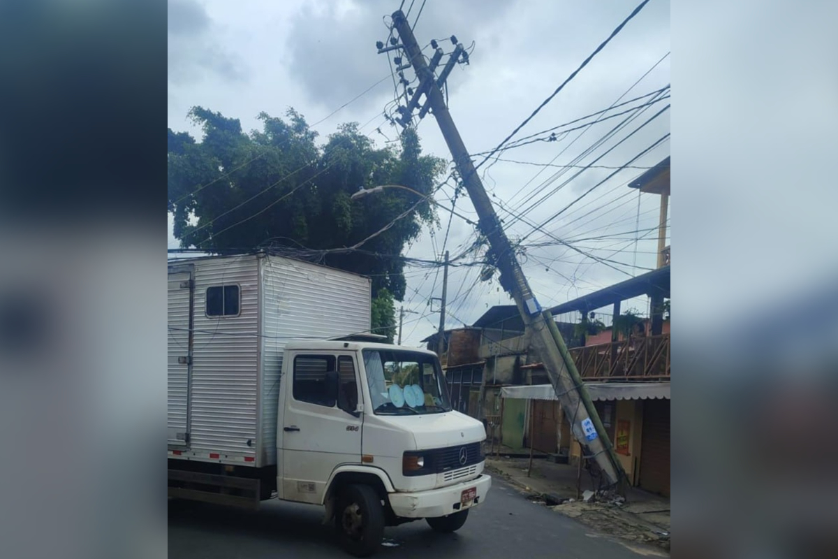 caminhão derruba fios elétricos
