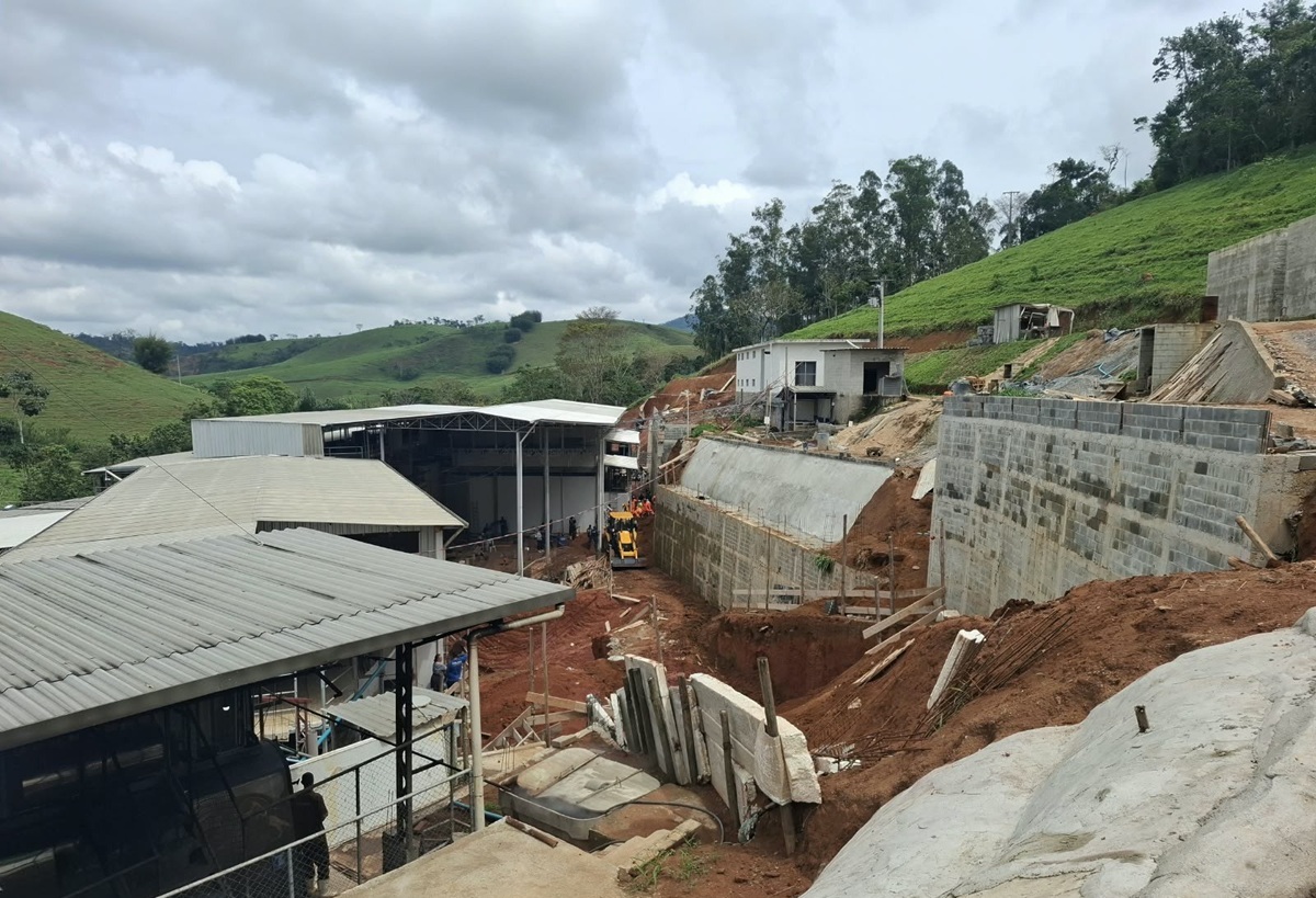 MG: dois morrem soterrados em obra de contenção de talude em Maripá