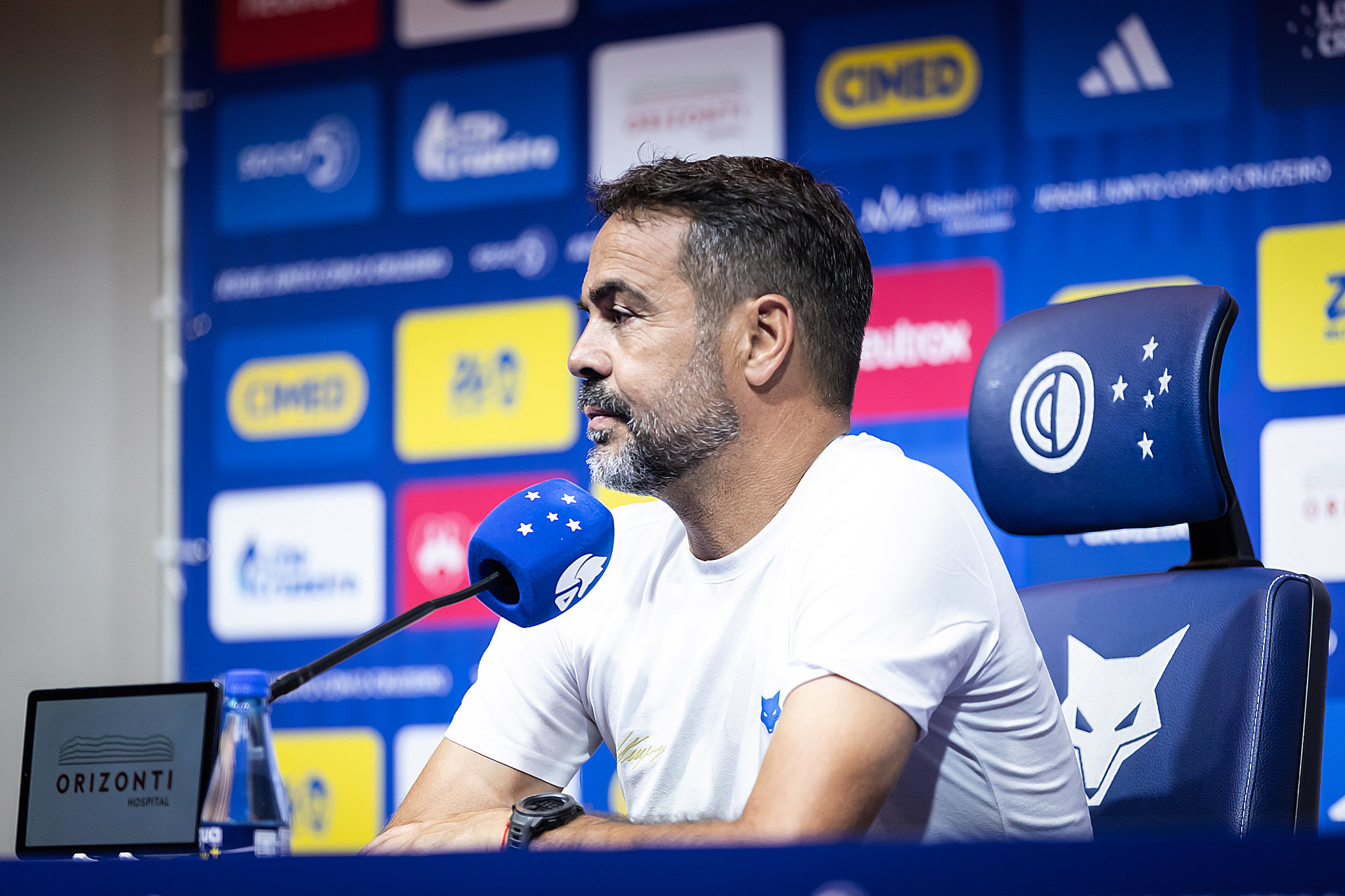 Artur Jorge reconhece superioridade do Cruzeiro: "Vitória justa"