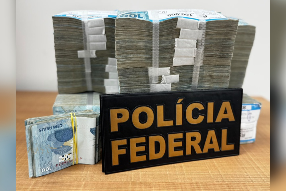PF apreende meio milhão em dinheiro vivo suspeito de abastecer campanha