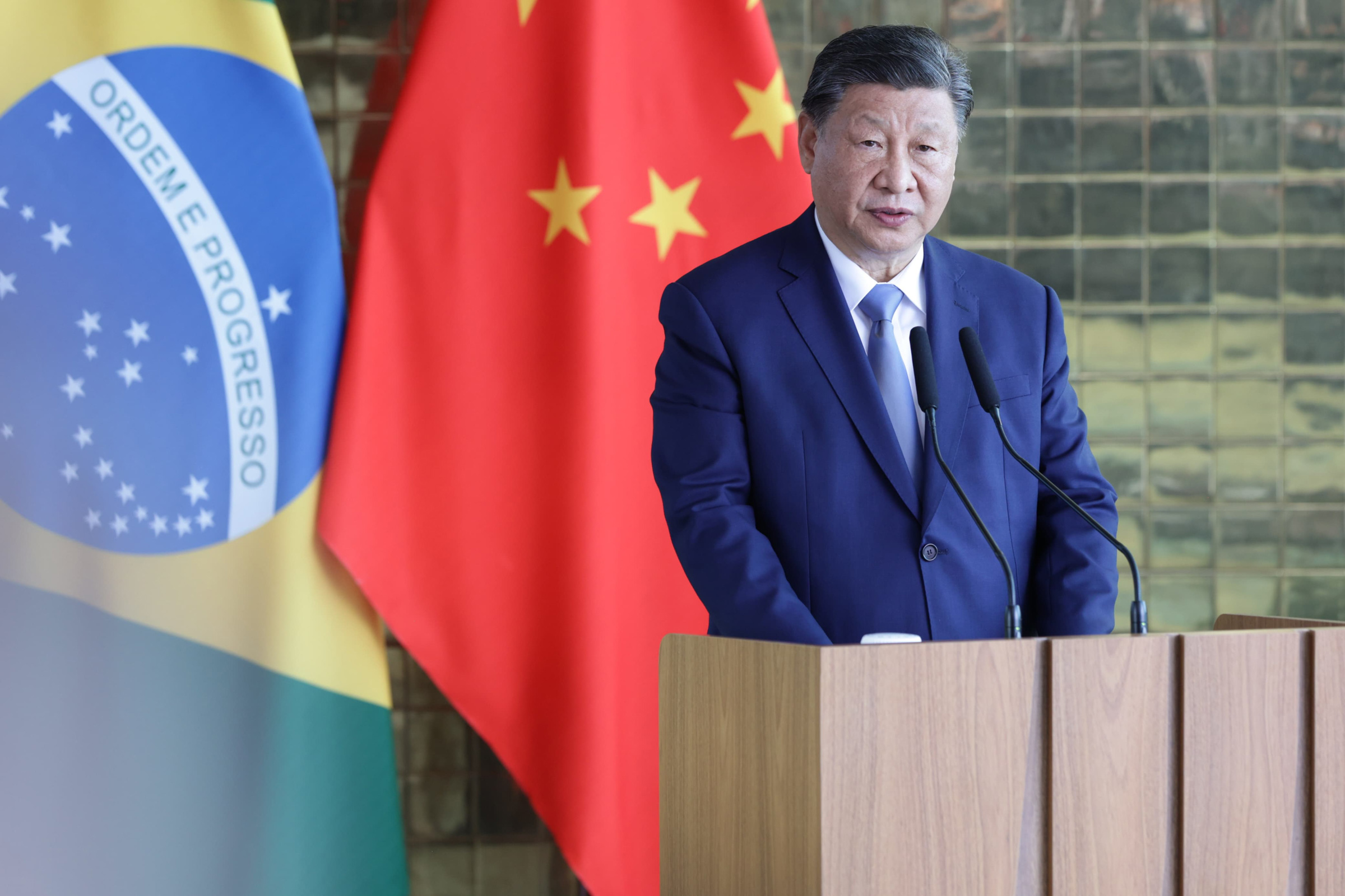 Xi Jinping parabeniza Lula e quer parceria com Brasil em "novos patamares"