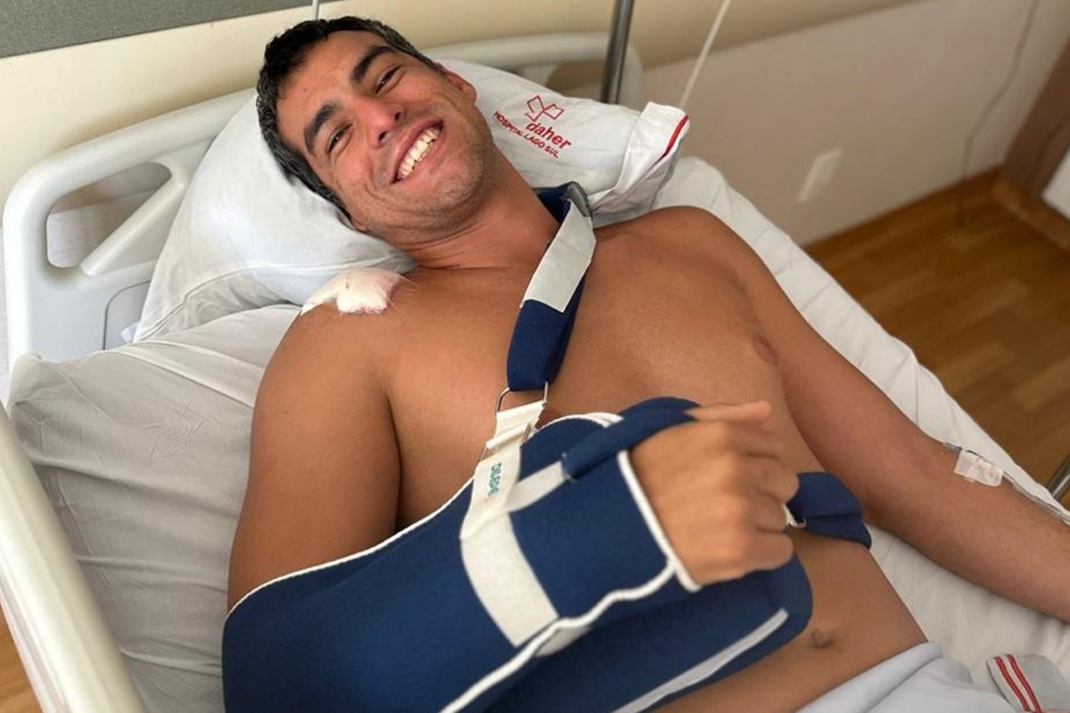 Bombeiro tem ombro reconstruído após sobreviver a grave acidente de moto