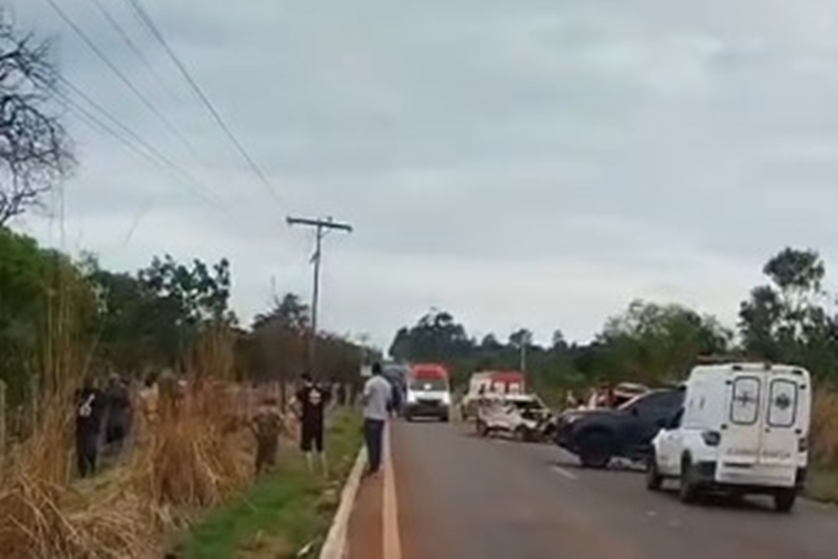 Acidente entre dois carros deixa uma pessoa morta e 6 feridos no Entorno