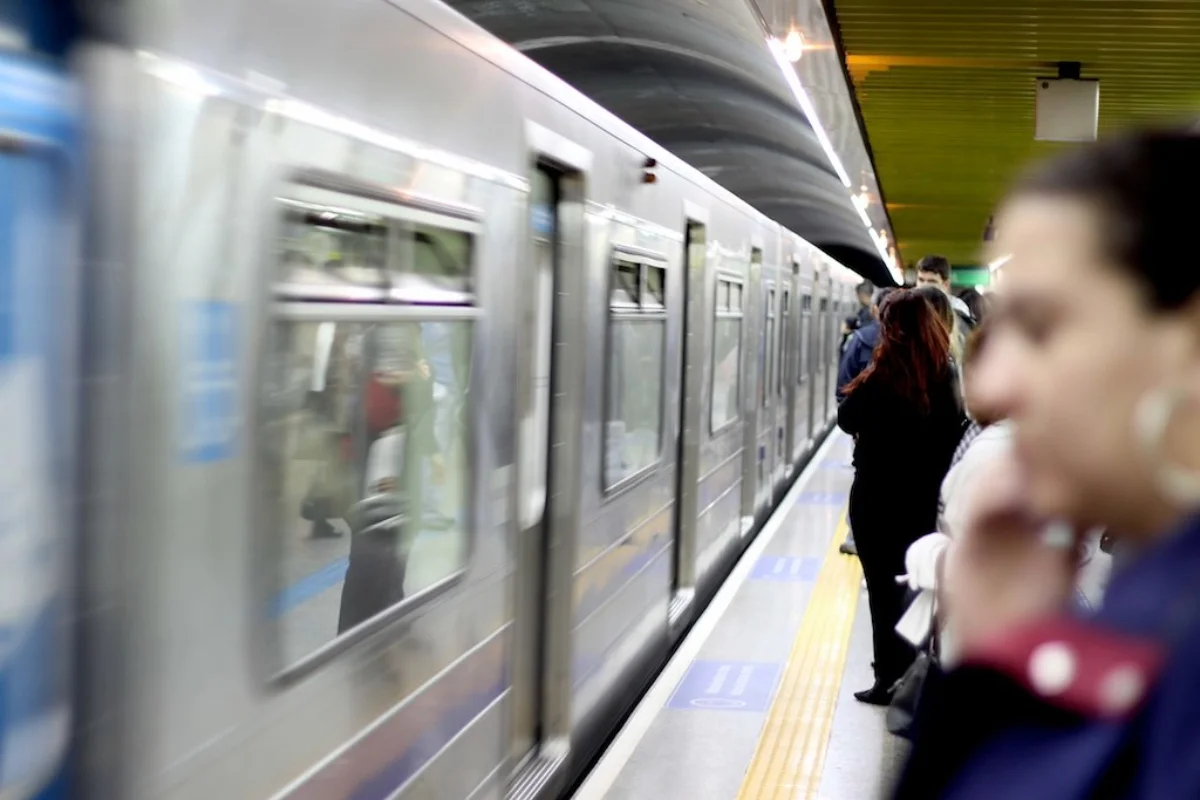 Metrô de SP passa a aceitar Pix nas máquinas de autoatendimento de estações