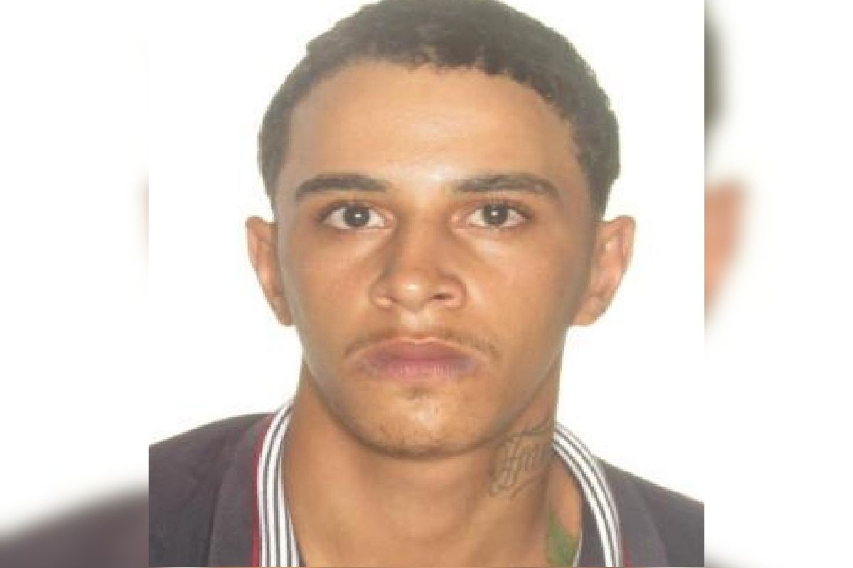 Homem é preso escondido em banheiro após matar amigo com garrafada no rosto