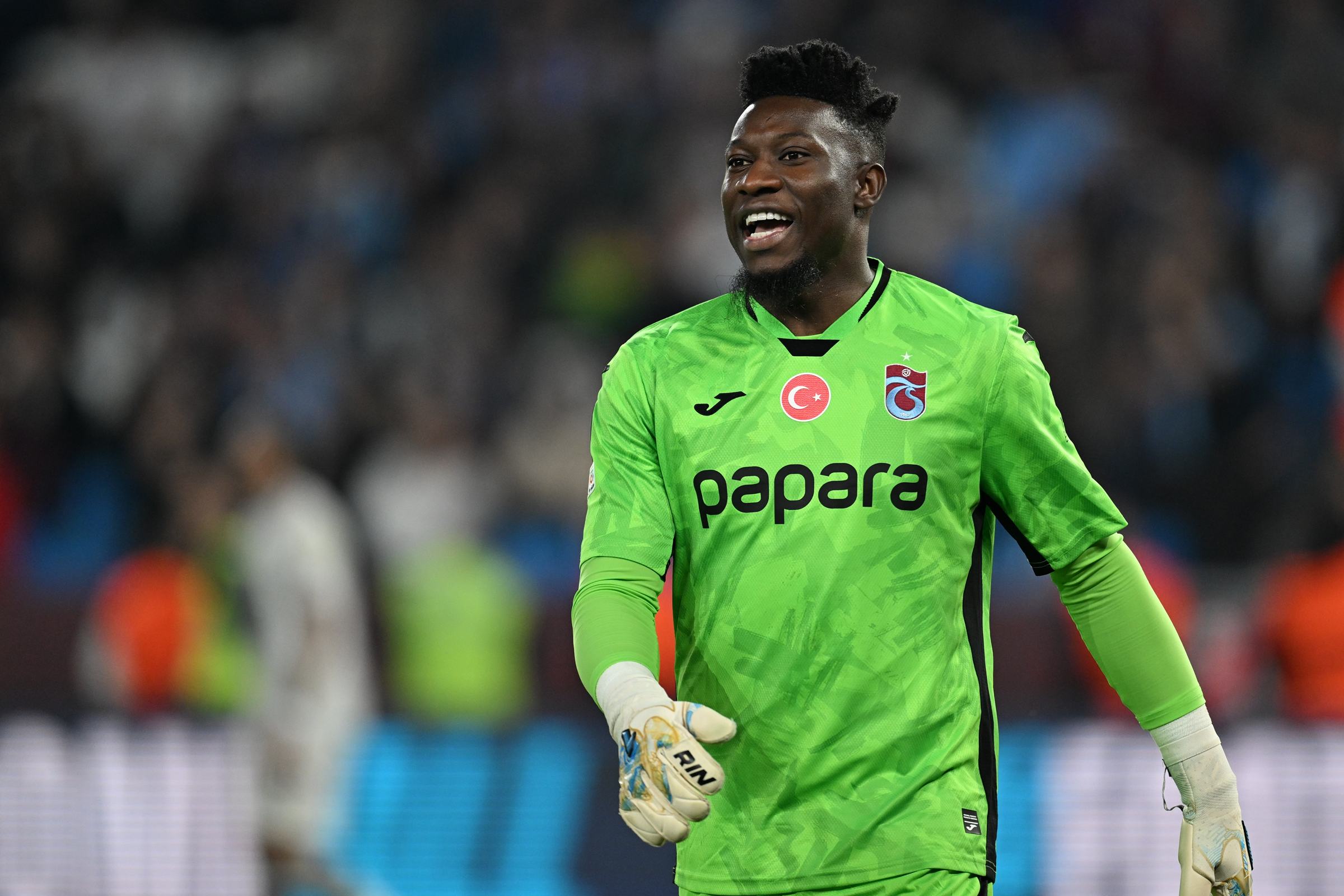 Goleiro ex-Manchester United se envolve em acidente de carro na Turquia