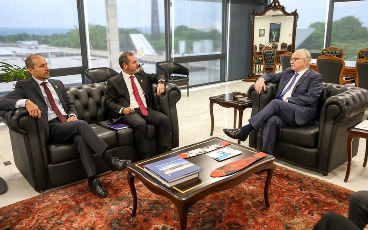 Master: Fachin diz a Andrei que PF tem dever de enviar menções a ministros