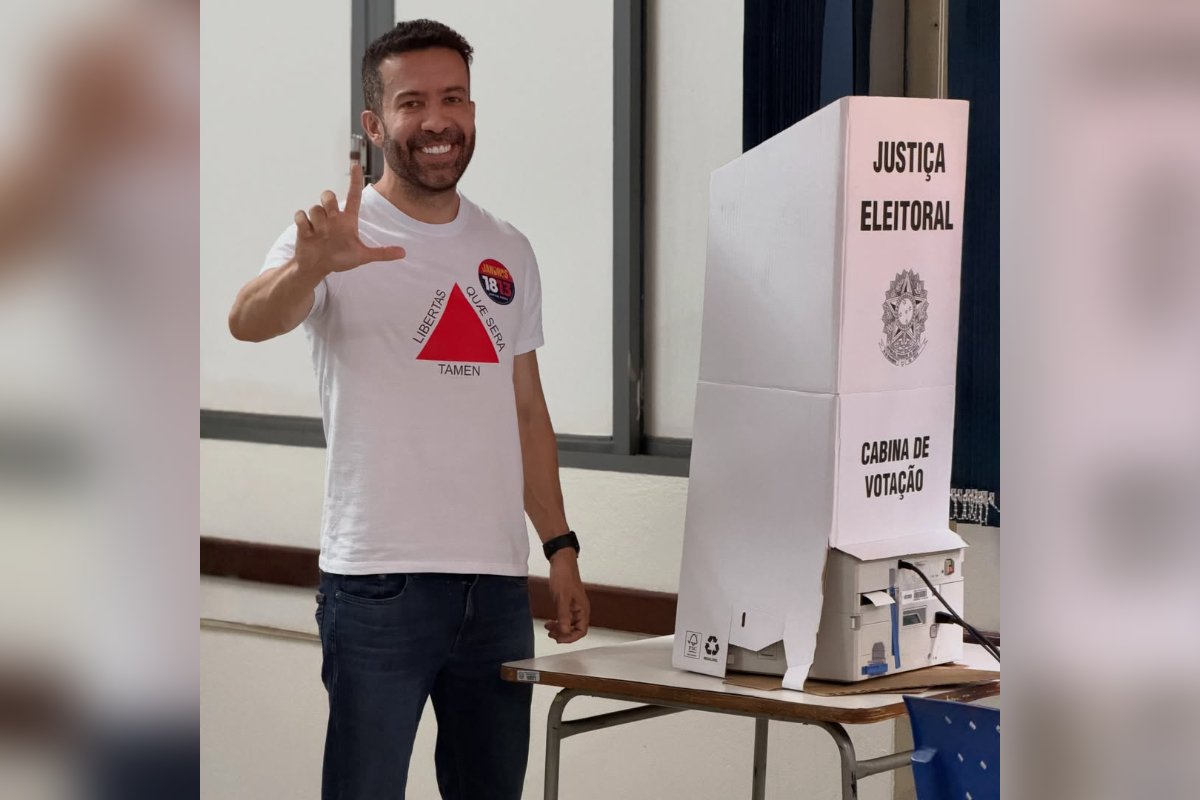 Janones celebra reeleição a deputado "sem campanha"