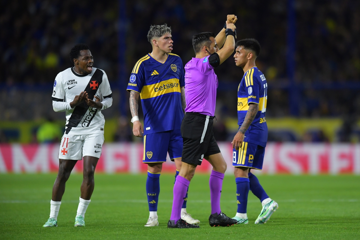 Andrés Gómez, do Vasco, se desculpa após expulsão contra o Boca Juniors