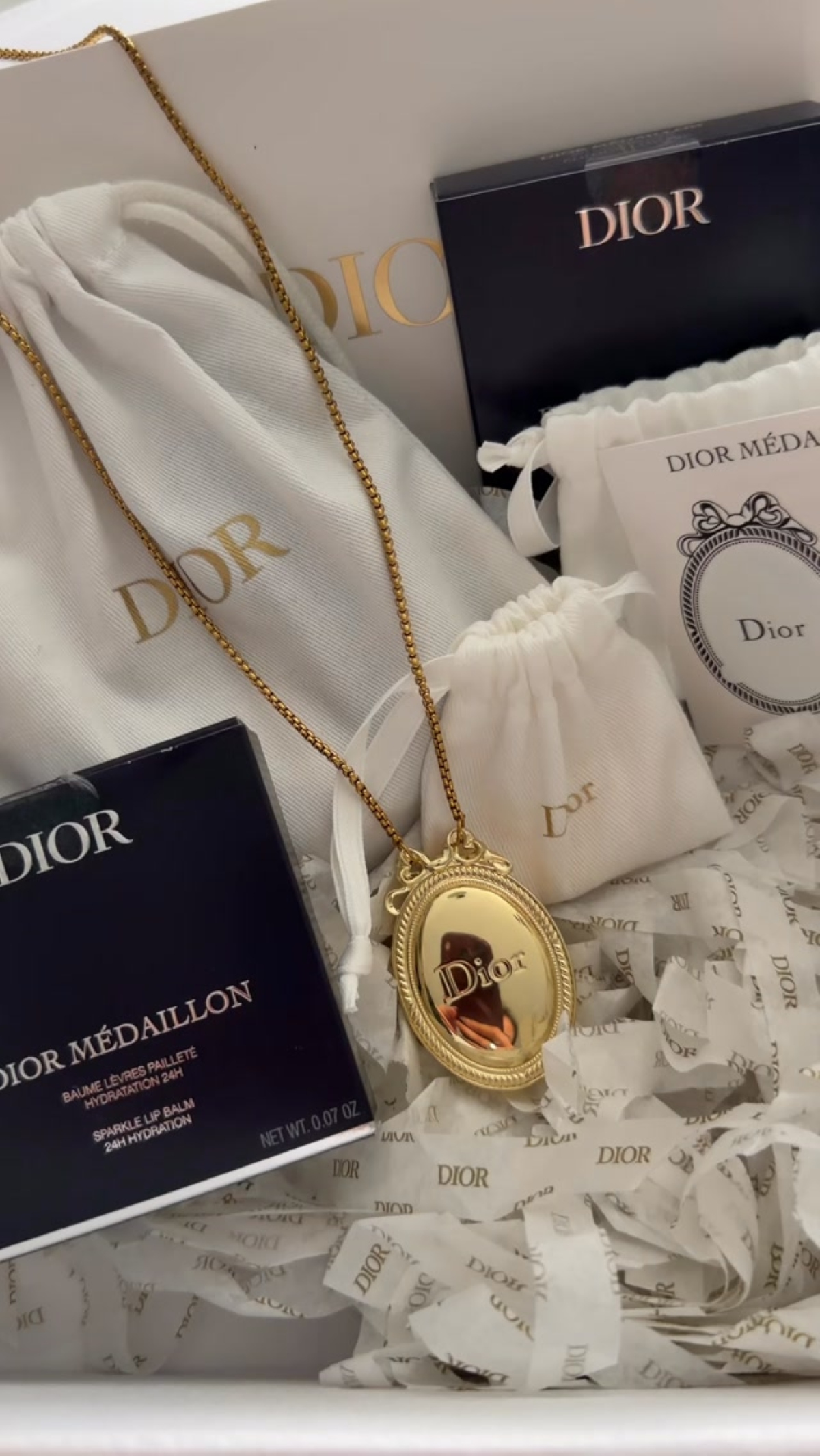 lip balm dior acessorio celular - metrópoles