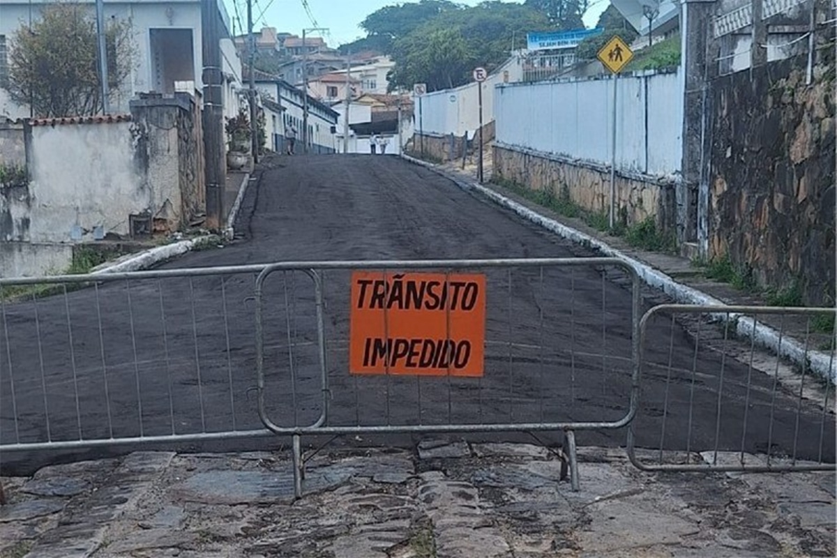 Prefeitura põe asfalto em rua histórica de Diamantina e MPF aciona Justiça