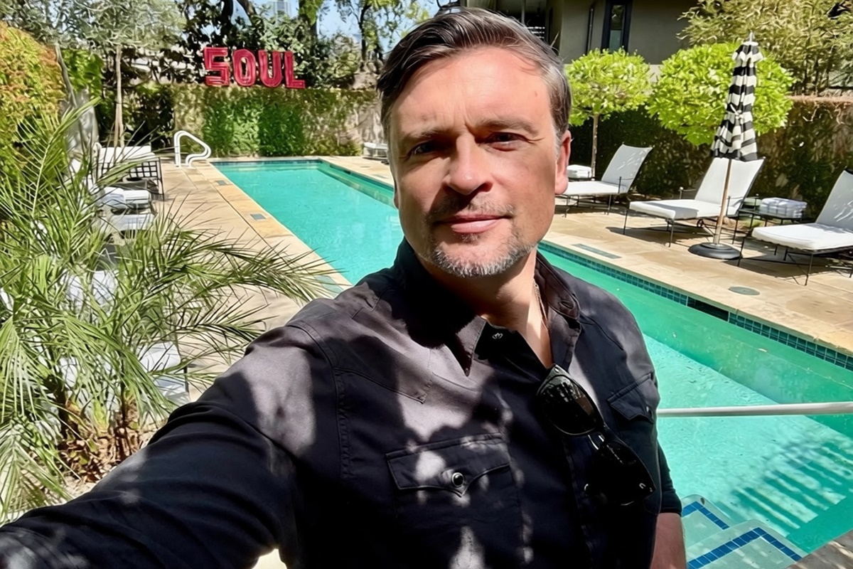 Astro de Smallville, Tom Welling leva web à loucura ao deixar vazar nude