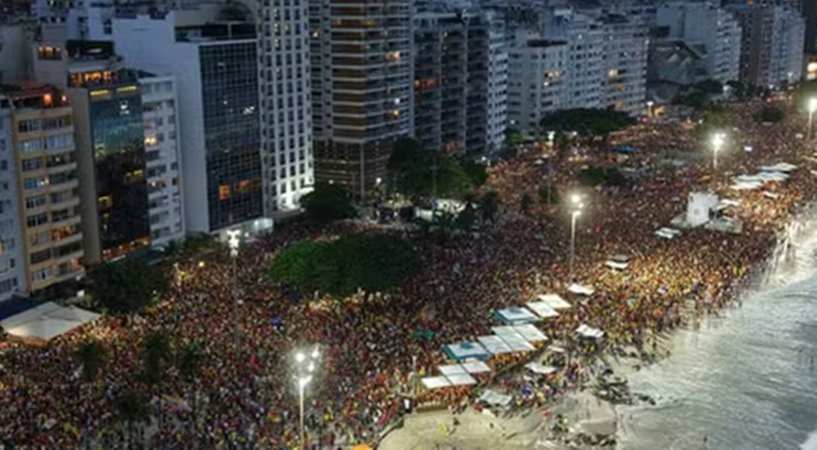 Ato Musical pela Democracia reúne 56 mil pessoas em Copacabana, diz USP