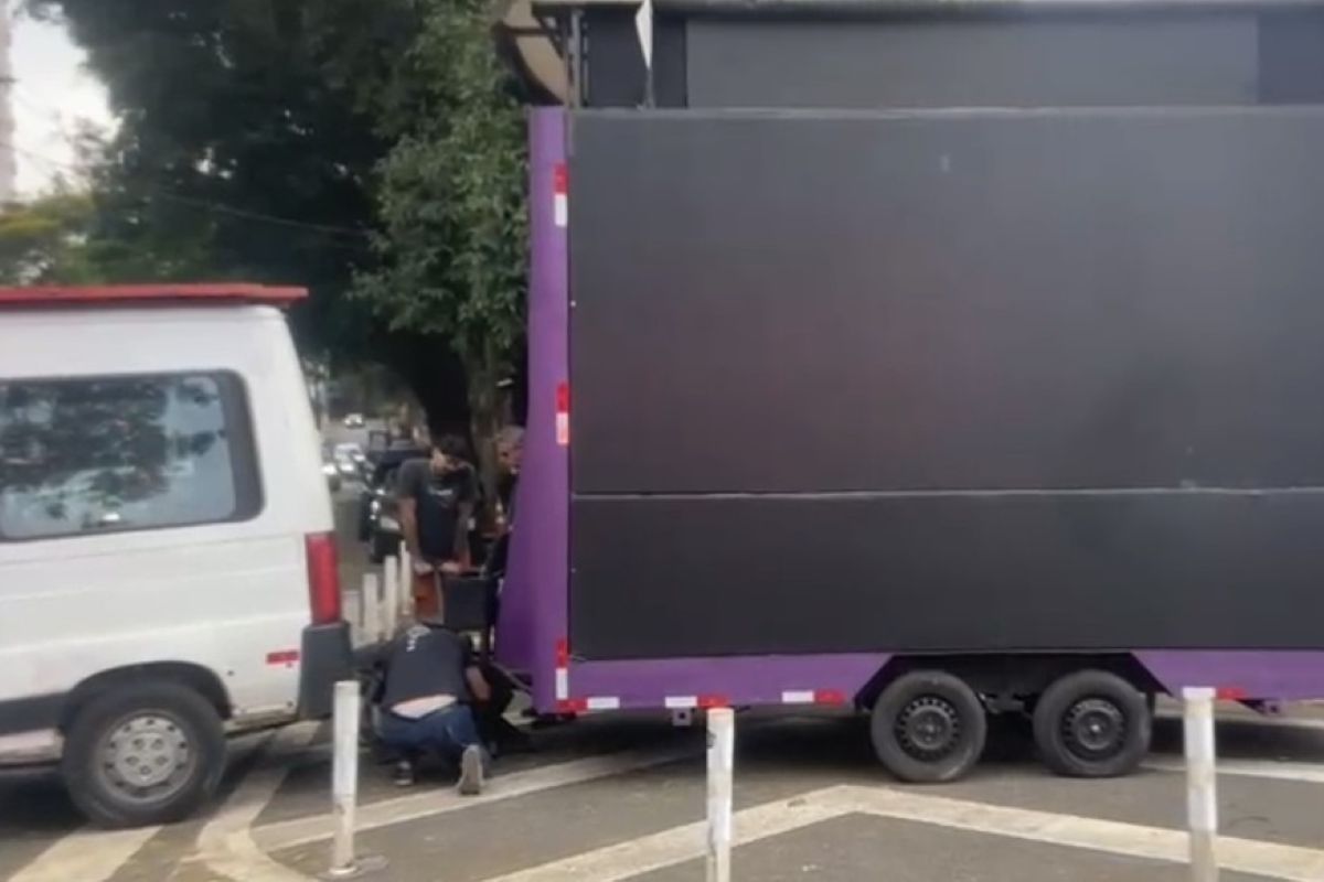 GSI intervém para liberar telão bancado pelo PT em frente ao debate da Band