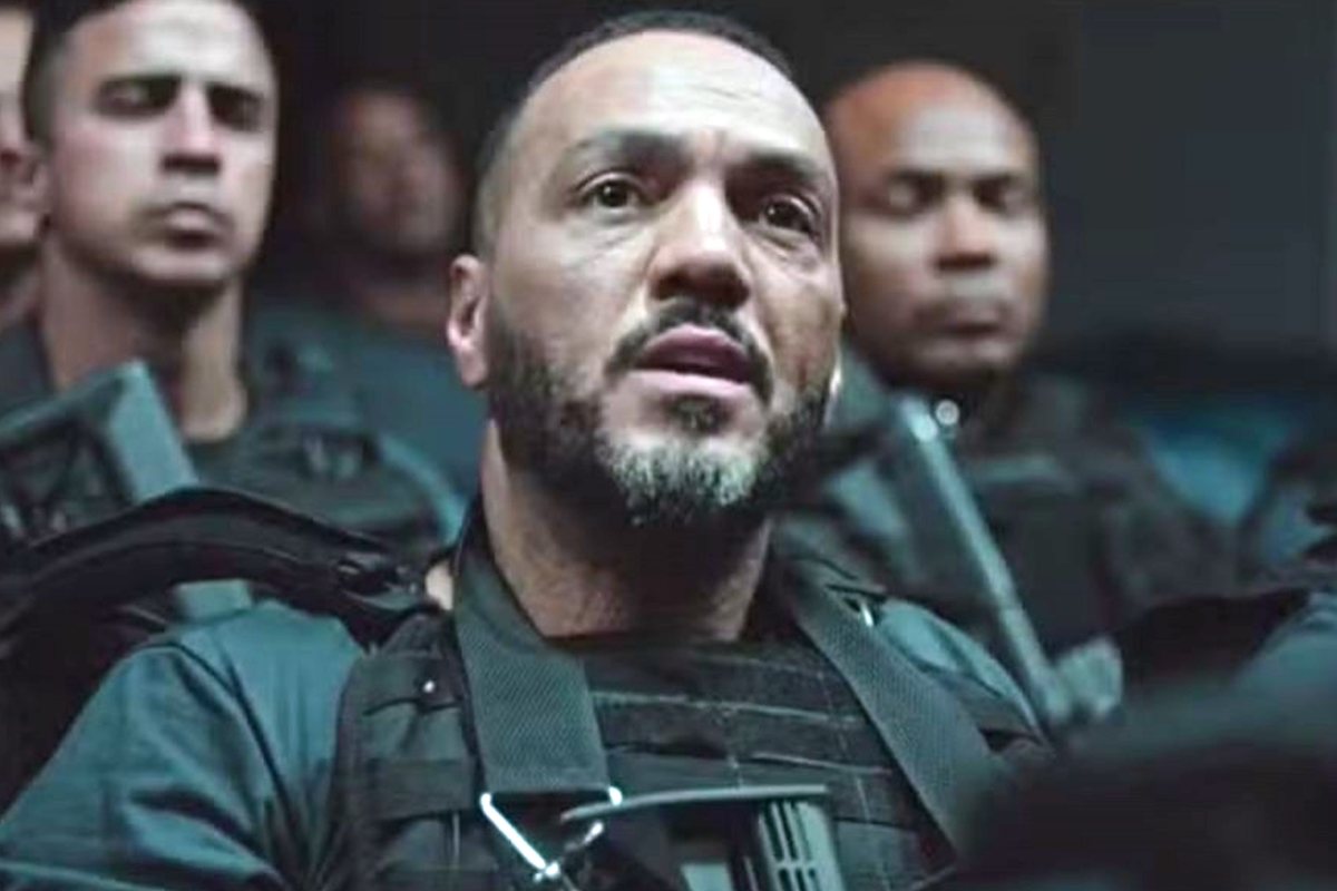 Belo fica ferido durante gravações de série da Globoplay na Rocinha