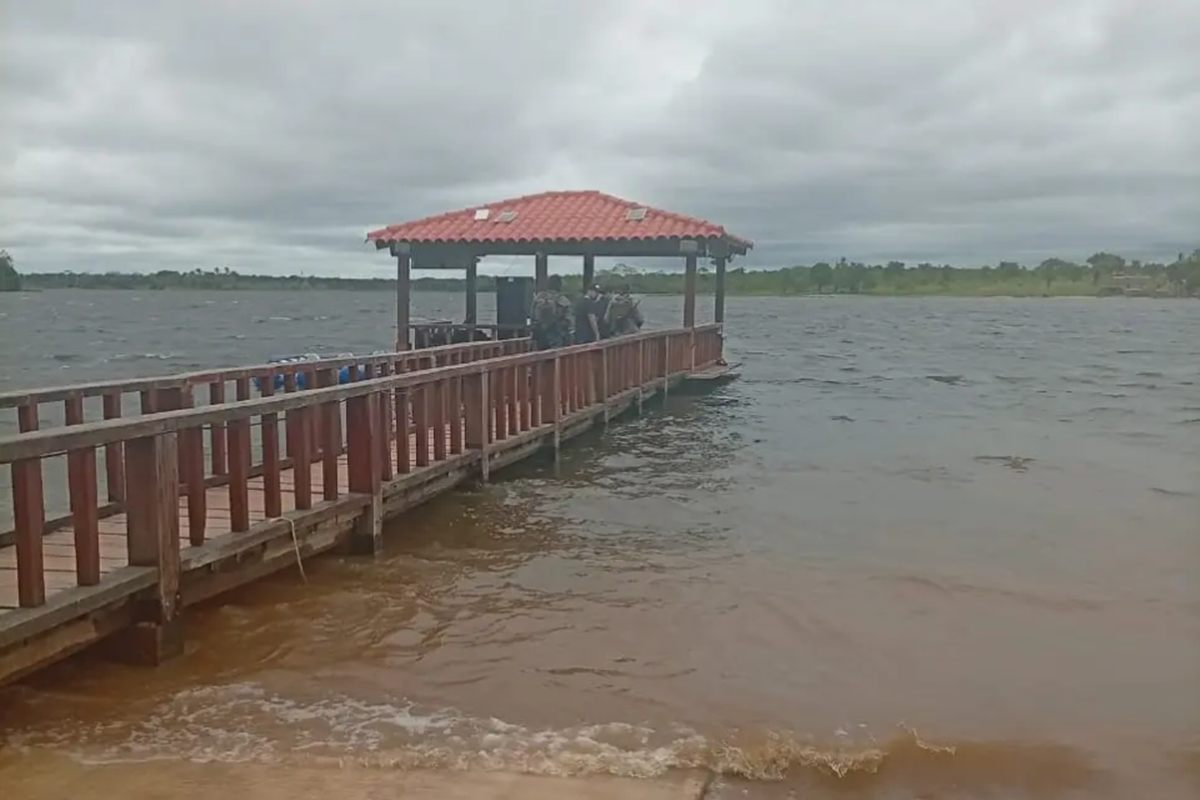 A mansão do "Pablo Escobar" goiano com praia artificial e cinema na Bolívia