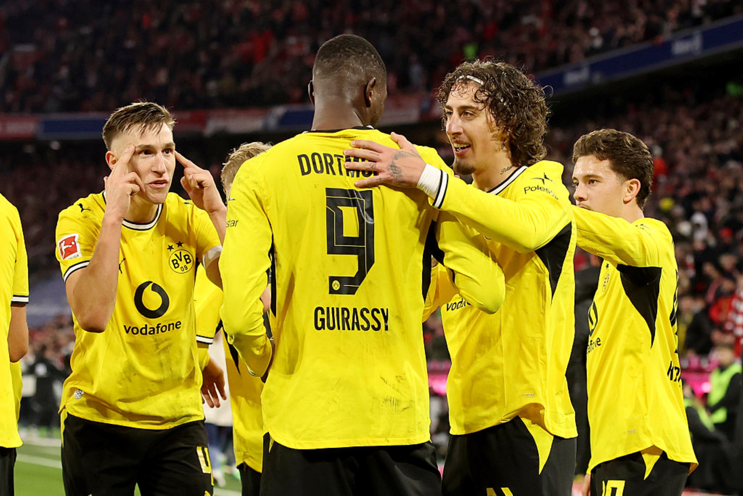 Fábio Silva marca no fim e Dortmund arranca empate contra o Bayern