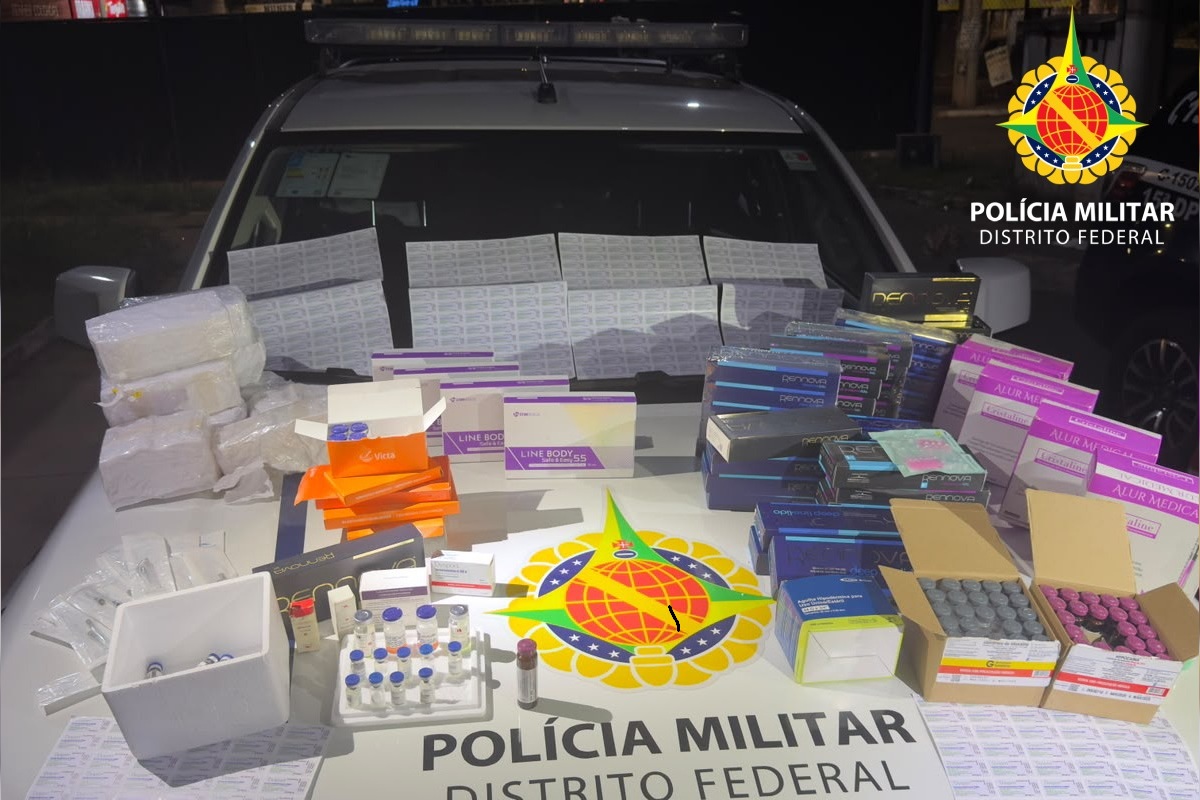 Frascos de botox e anabolizantes são apreendidos pela PM, em Ceilândia