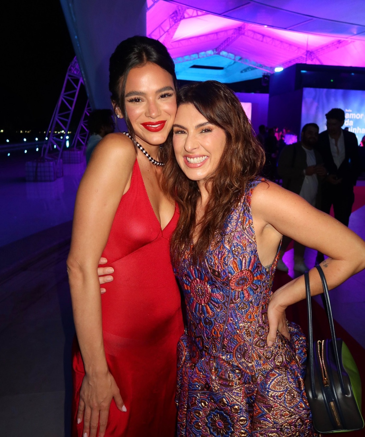bruna marquezine repete vestido kim kardashian