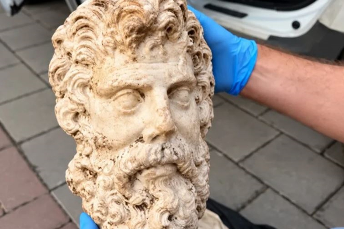 Autoridades turcas apreendem cabeça de Zeus de 2 mil anos roubada