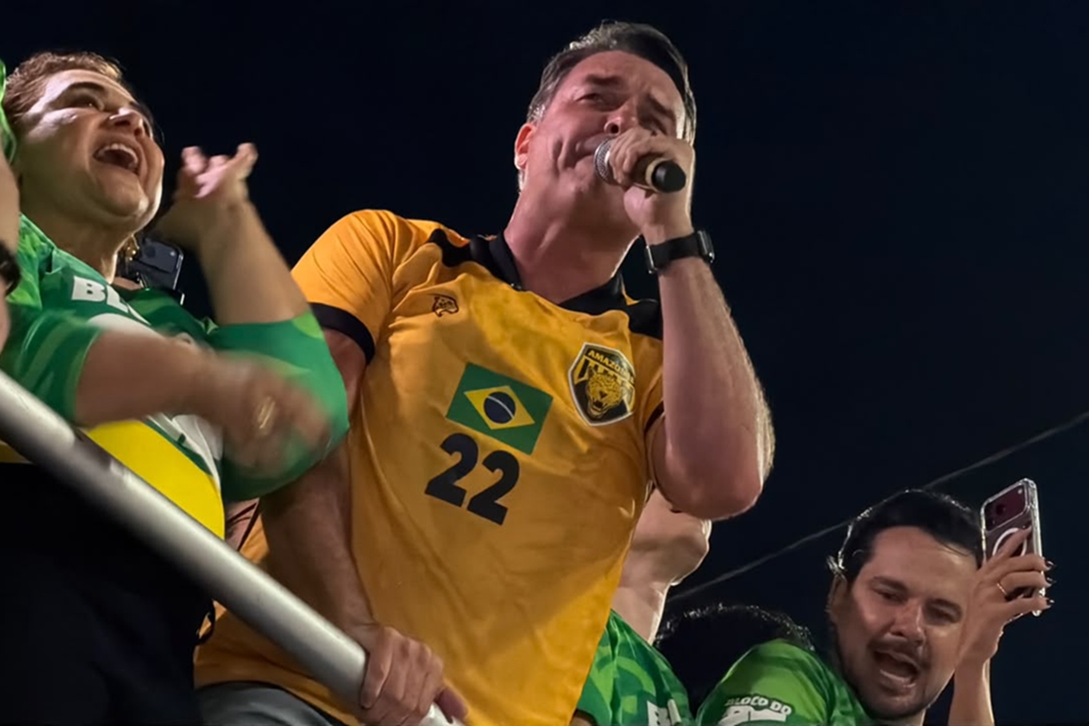 Líder de Lula colhe assinaturas para tentar cassar Flávio