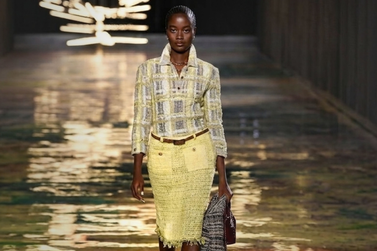 Modelo nigeriana que recriava desfiles da Chanel estreia na maison em Paris