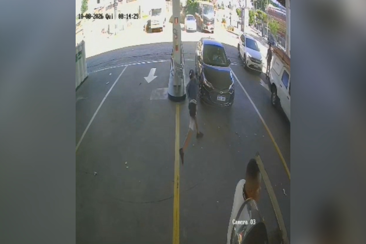 Homens atacam frentista a pedradas após serem acordados em posto de BH