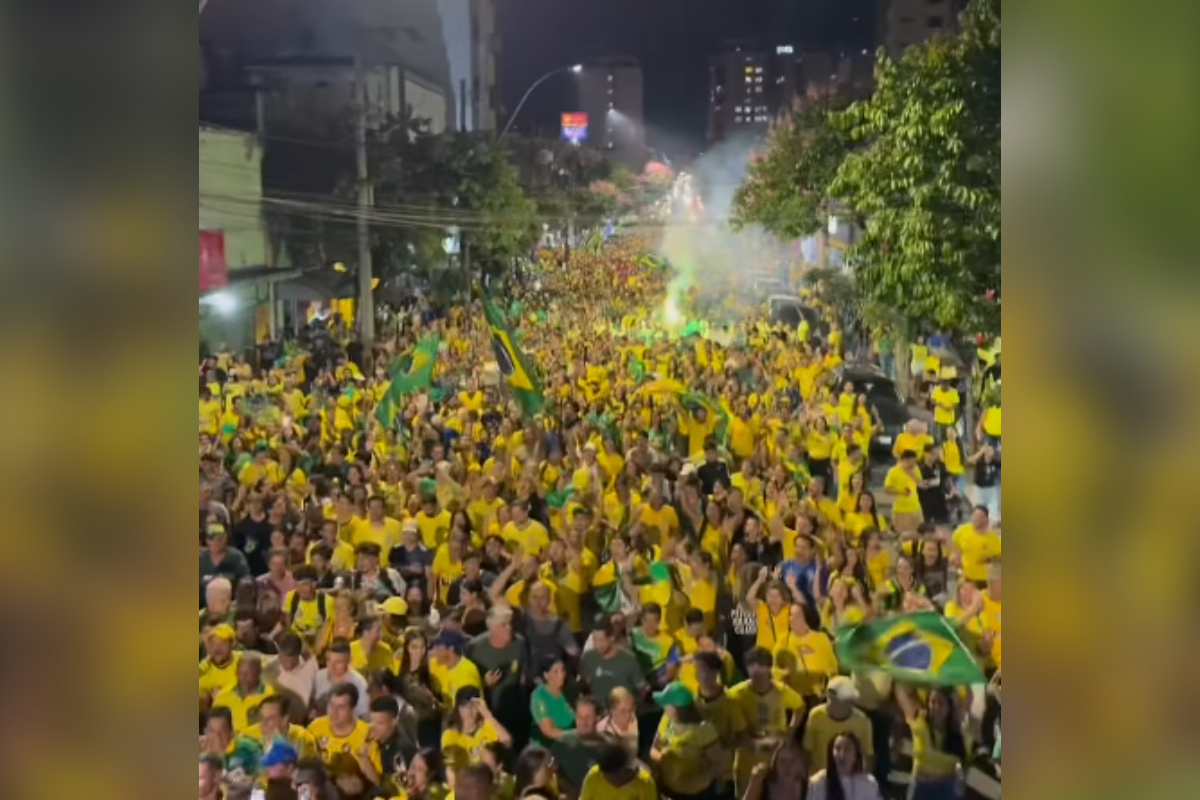 Cleitinho e Domingos Sávio participam de ato pró-Flávio em Divinópolis (MG)