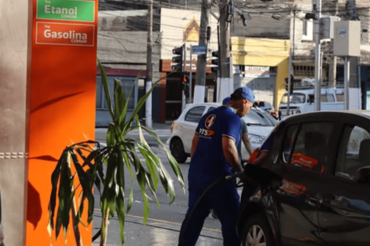 Posto alvo da PF no Tatuapé vira Pitstop com promoção de picanha e Vampeta