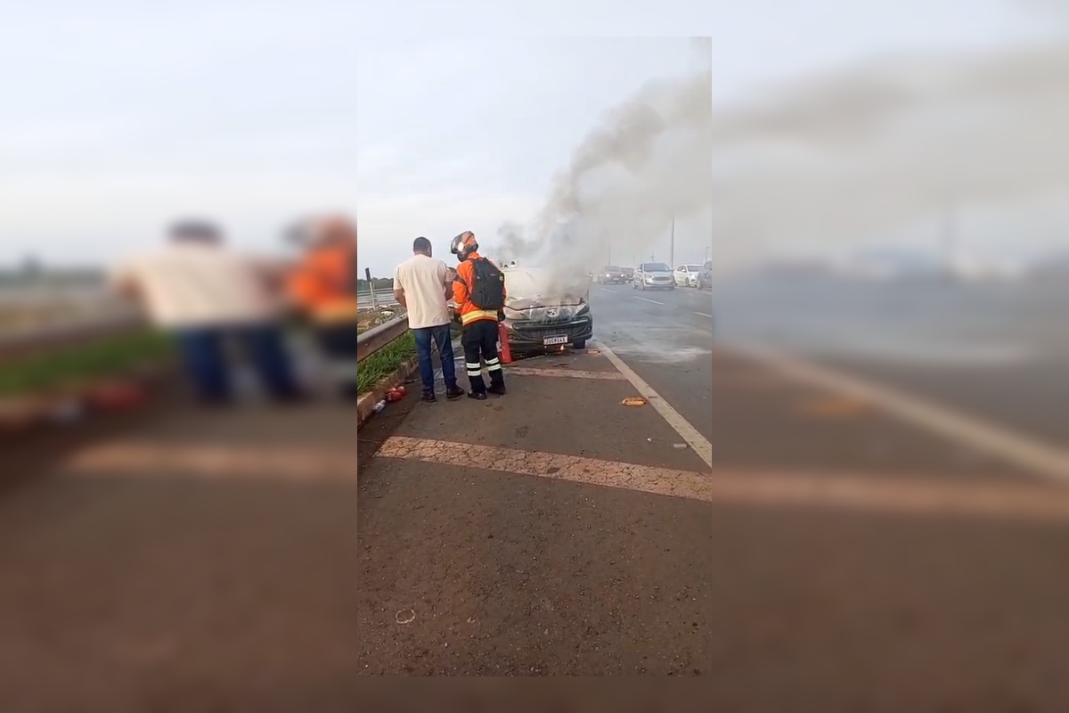 Gama: carro pega fogo na DF-480 e espalha fumaça intensa