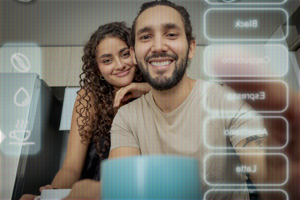 "Poliamor com IA": casais usam bots para formar trisal sexual e romântico
