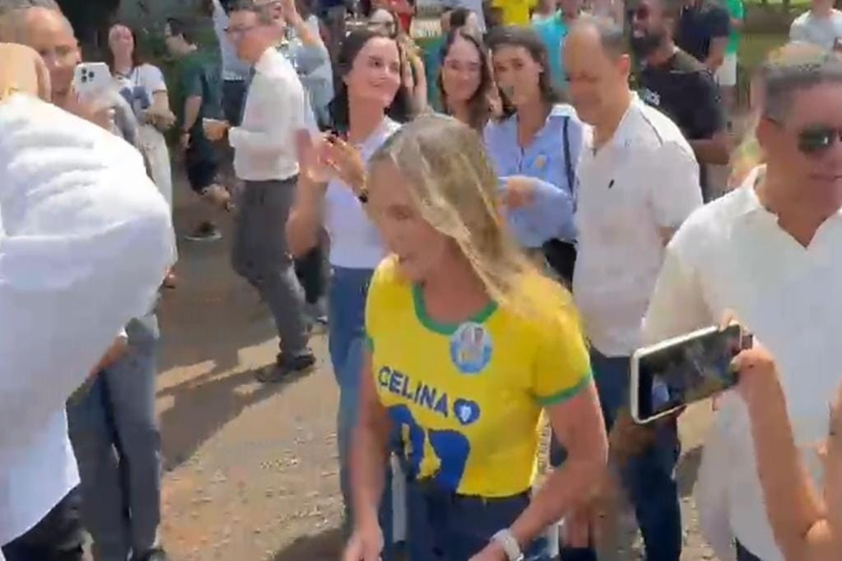 Celina vota no 2º turno acompanhada de Michelle Bolsonaro e Bia Kicis