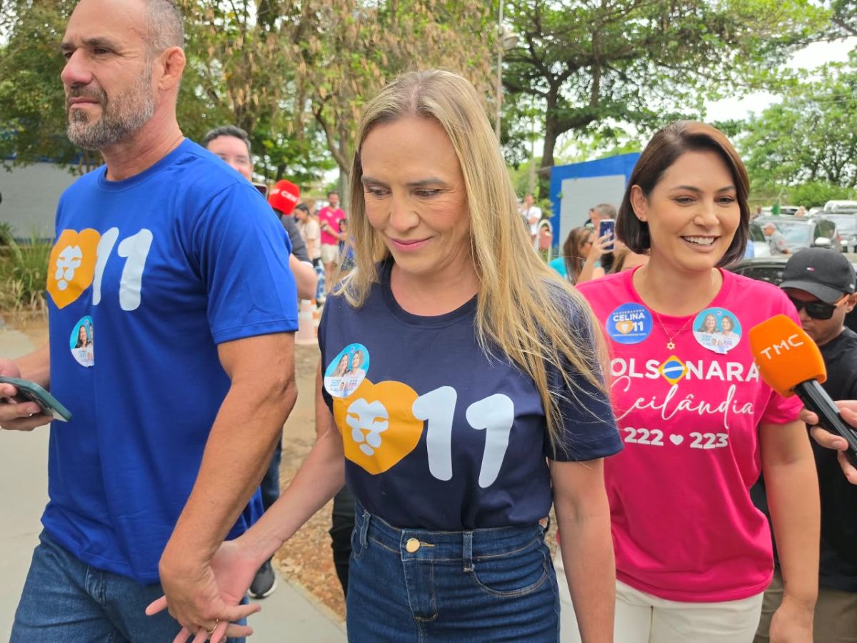 Celina vota no Lago Norte acompanhada de Michelle Bolsonaro e Bia Kicis