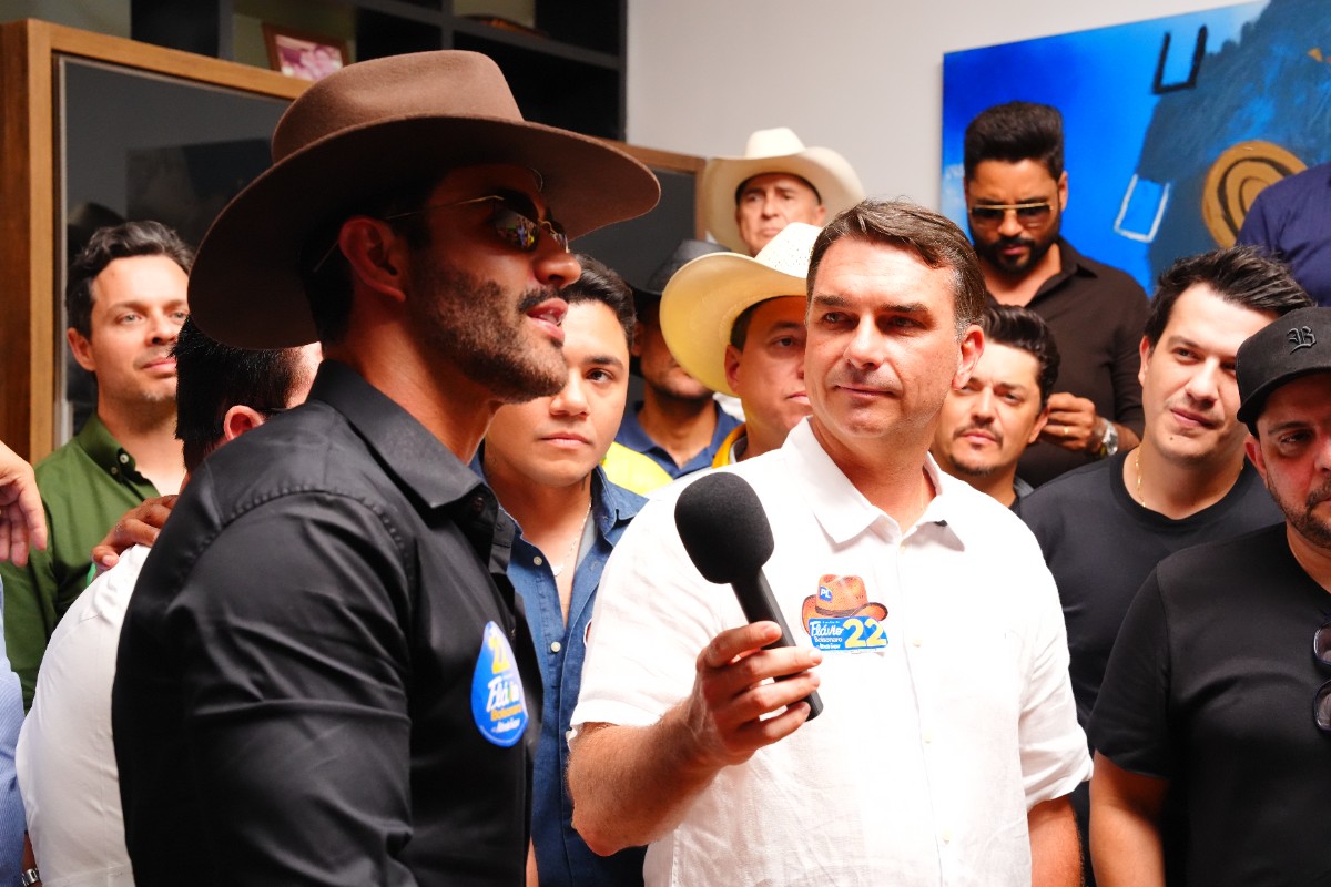 Gusttavo Lima pede a Flávio para manter ações sociais: "Próximo presidente"
