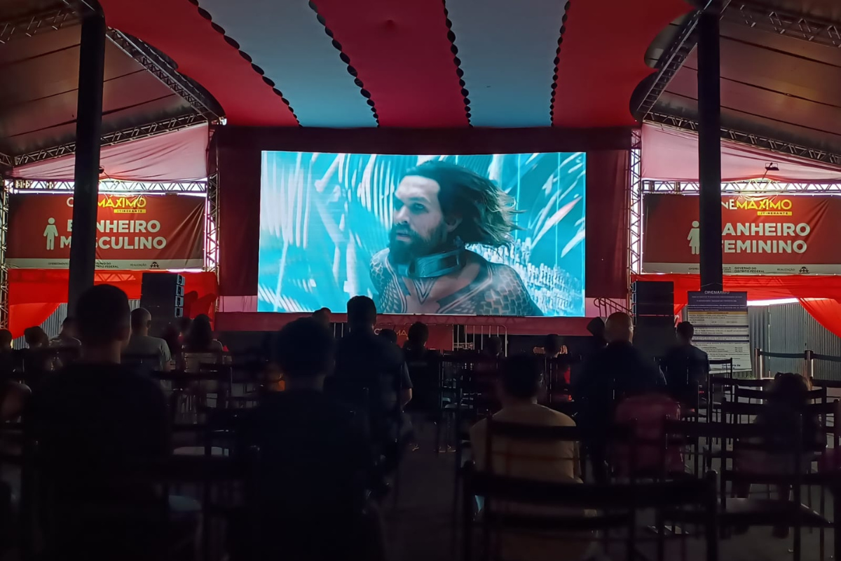 Cinemáximo Itinerante exibe sucessos de Hollywood na Estrutural